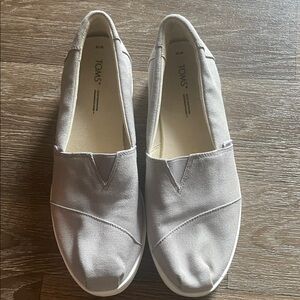 TOMS Women's Light Gray Canvas Loafers